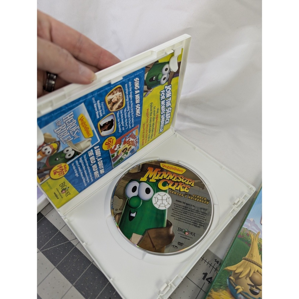 Veggie Tales DVD‎ Lot Toy Saved Christmas Minnesota Cuke Wizard of Ha's - Picture 6 of 7